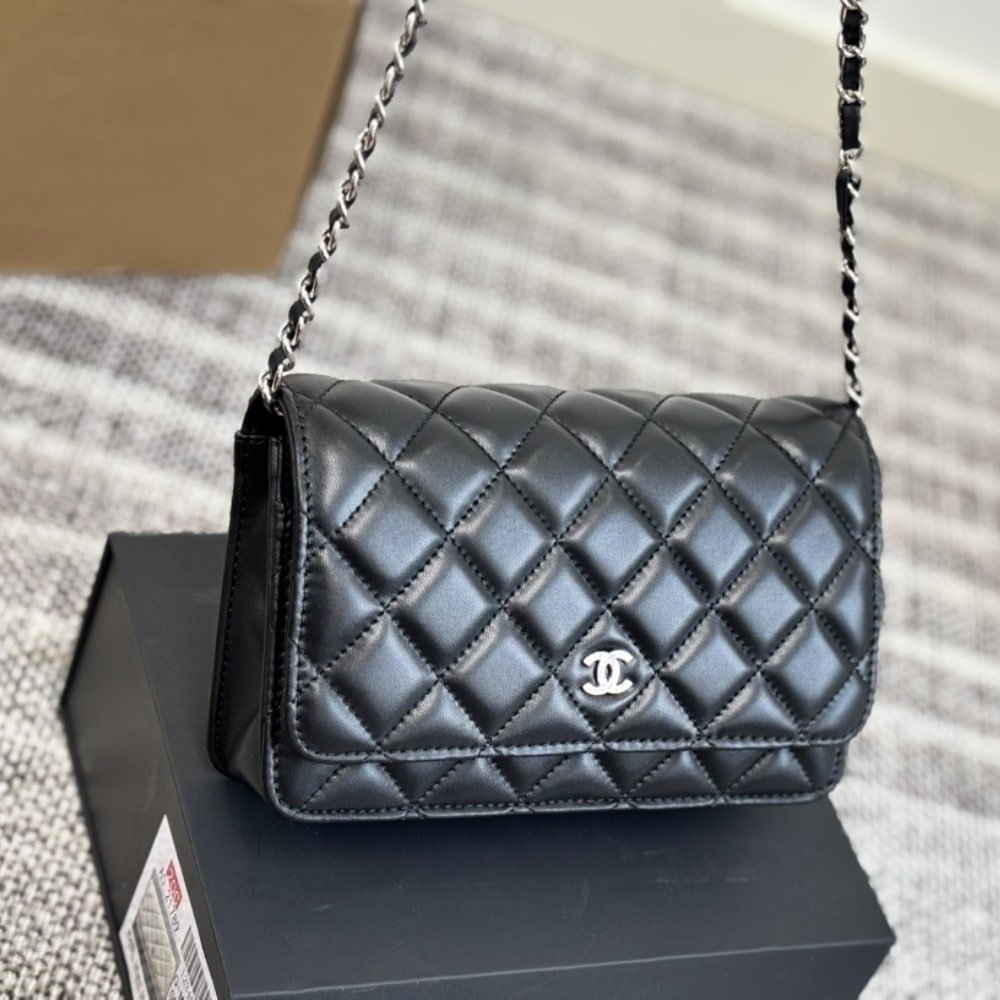 Ch**el Classic Wallet On Chain Silver Black 19Cm Ap0250 Y01480 C3906