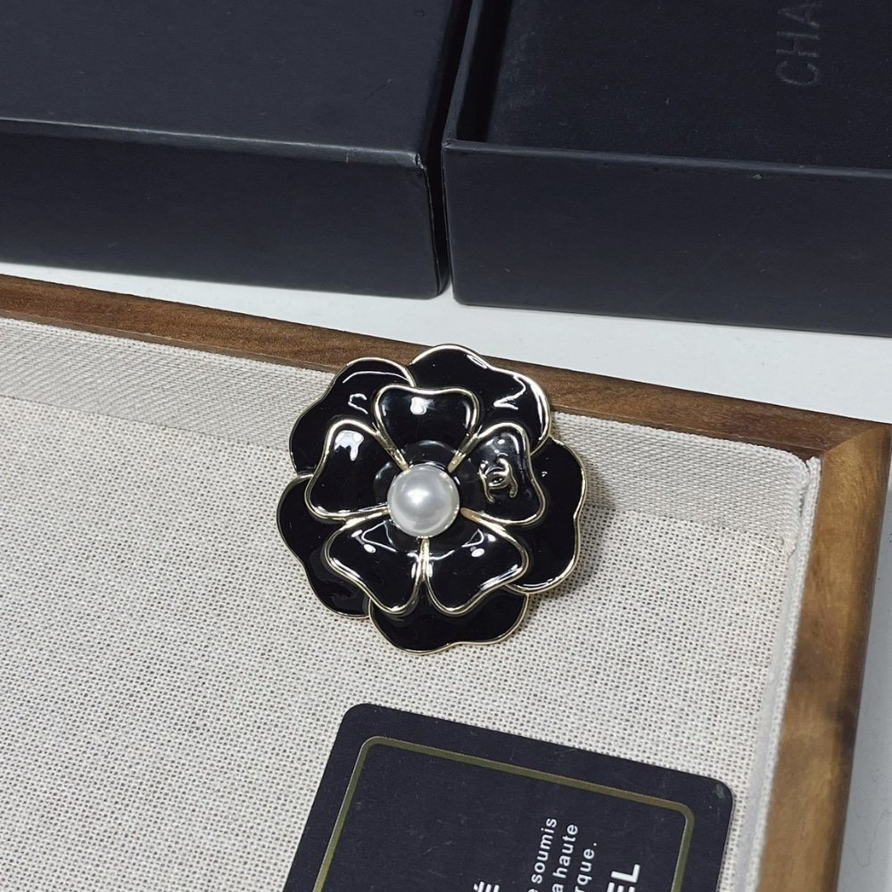 Ch**el Brooch Metal And Resin Gold With Black Pearly White Abg238 B21624 U3367