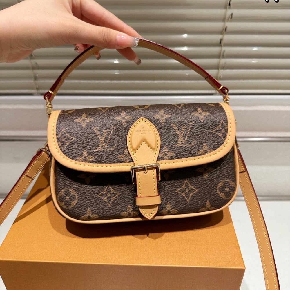 L0vis Vvtt0n Nano Diane Bag Brown 18Cm M83298