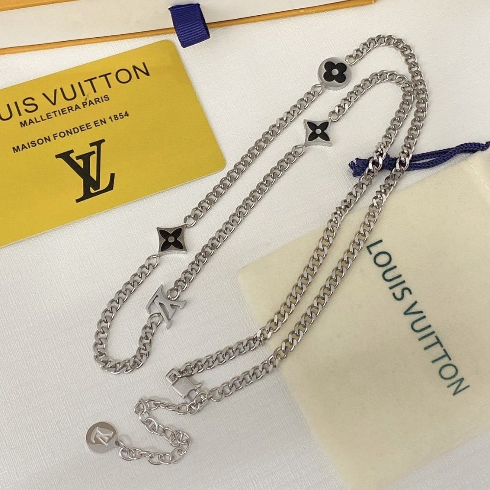 L0vis Vvtt0n Lv Spike Charms Necklace Silver M01717