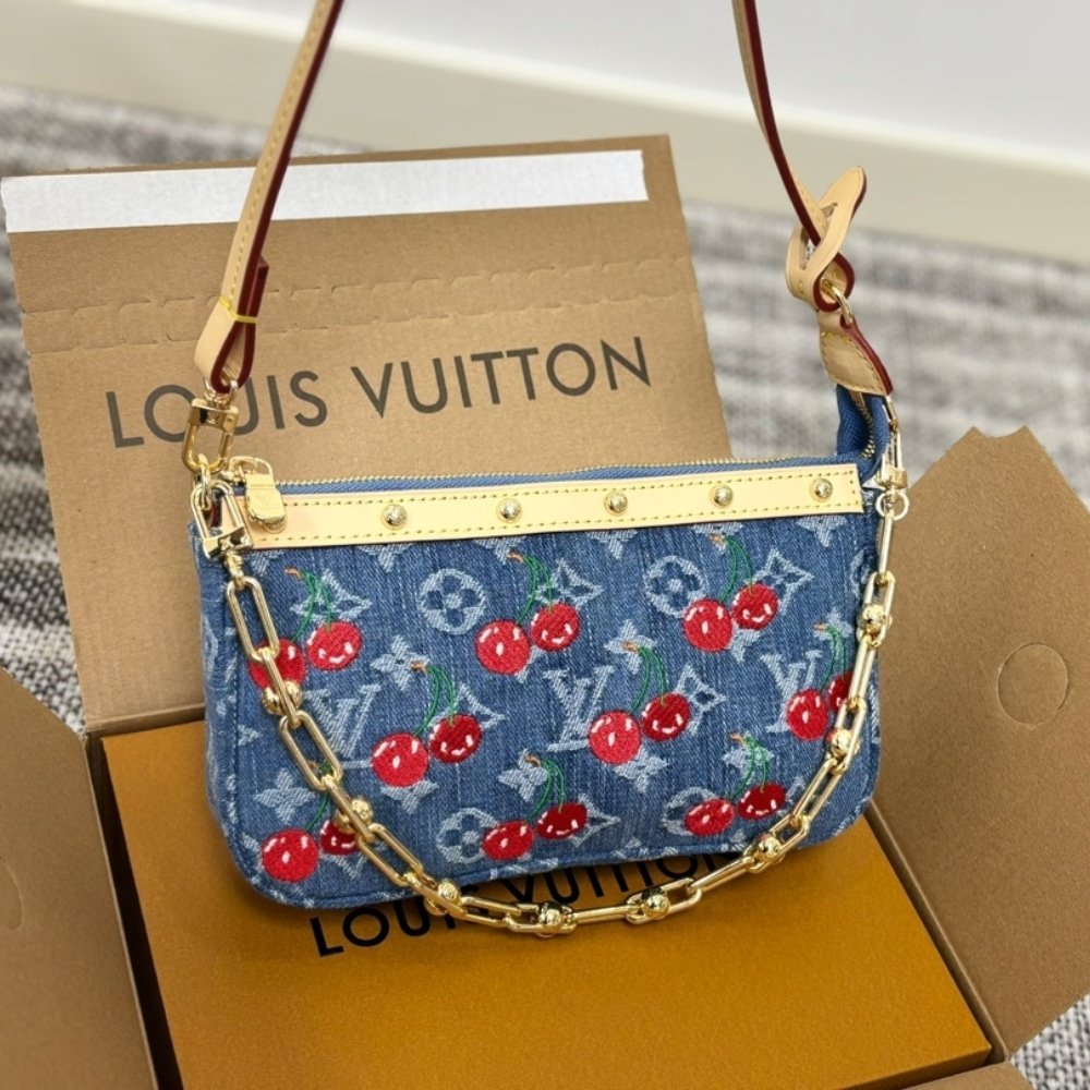 L0vis Vvtt0n X Takashi Murakami Pochette Accessoires Monogram Denim Blue 21Cm M13994