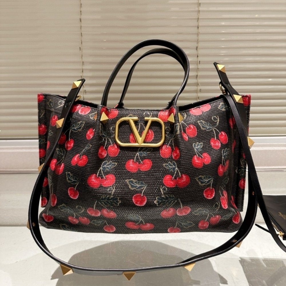 Va1e*ntin0 Garavani Vlogo Signature Cherryfic Motif Bag Black 26Cm