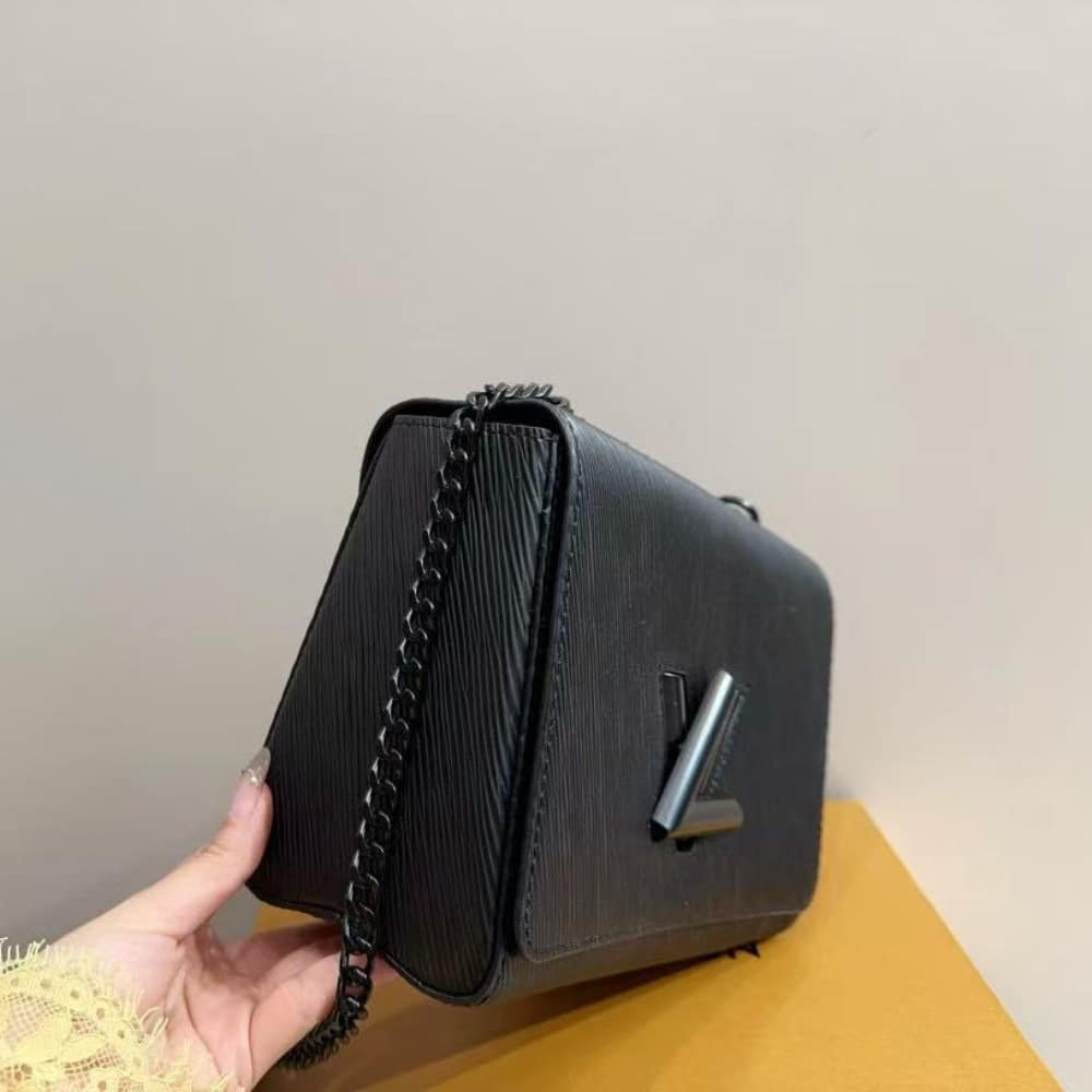 L0vis Vvtt0n Twist MM Bag All Black 23Cm M25325