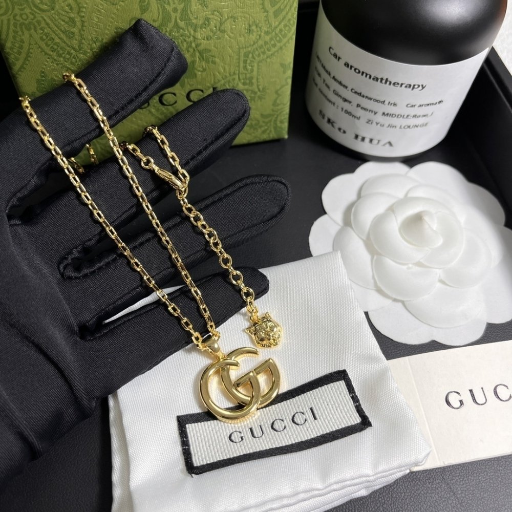 Gvc*1 Gg Running Necklace In Yellow Gold With Double G Pendant 502088 J8500 8000