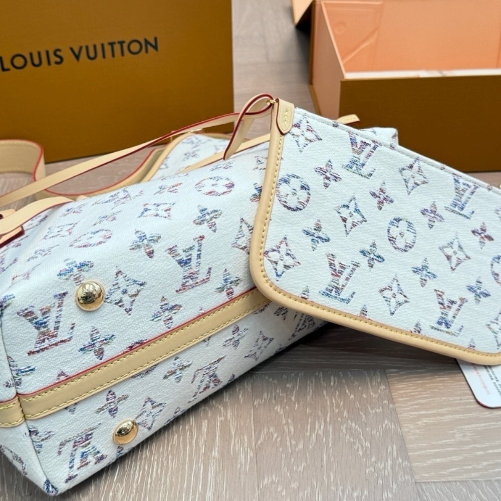 L0vis Vvtt0n Carryall PM Multicolor Beige 29Cm M24707