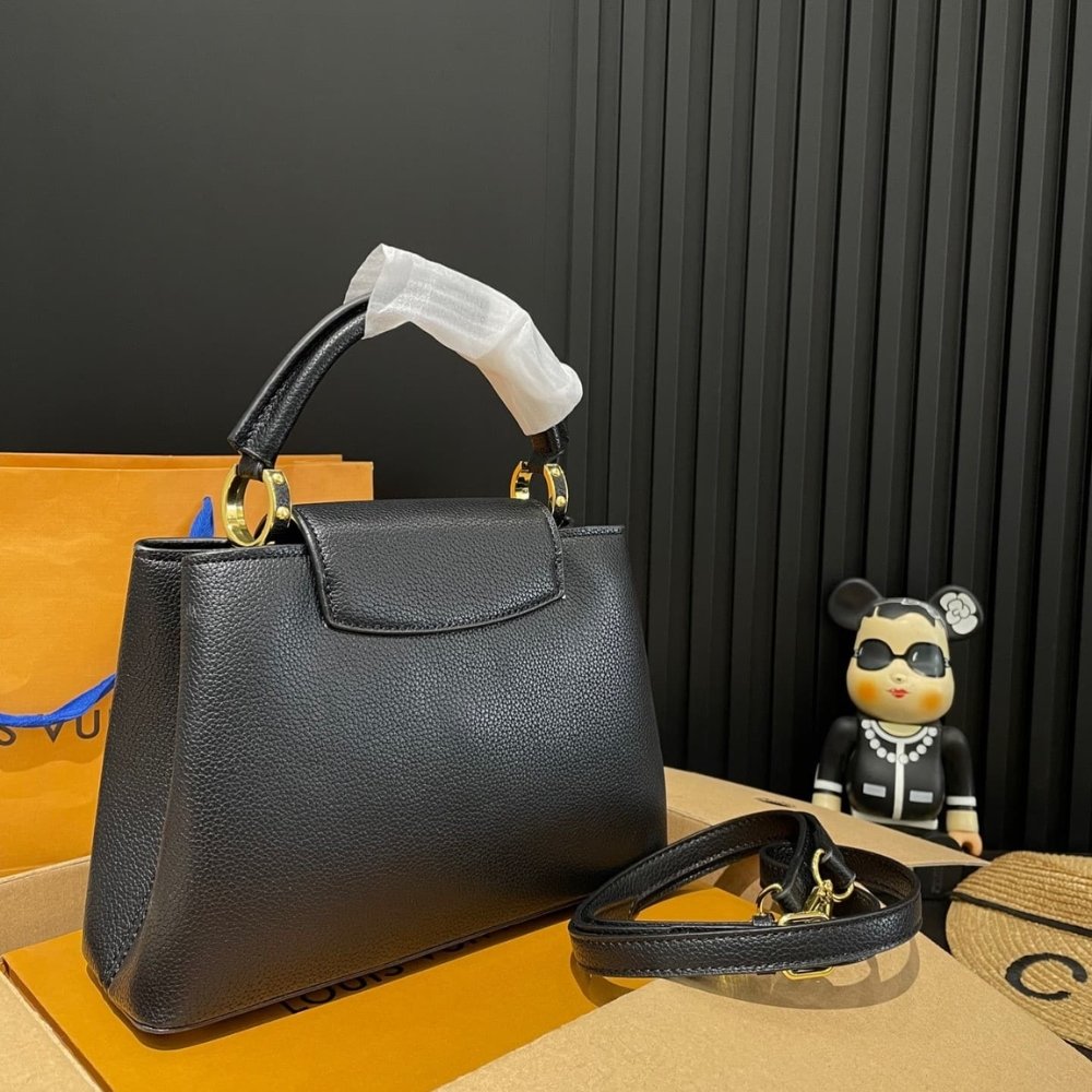 L0vis Vvtt0n Capucines Bb Bag Black 27Cm M94755