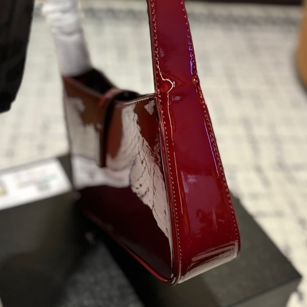 Sa1nt Lau*nt Le 5 A 7 Patent Hobo Bag In Shiny Leather Wine Red 25Cm