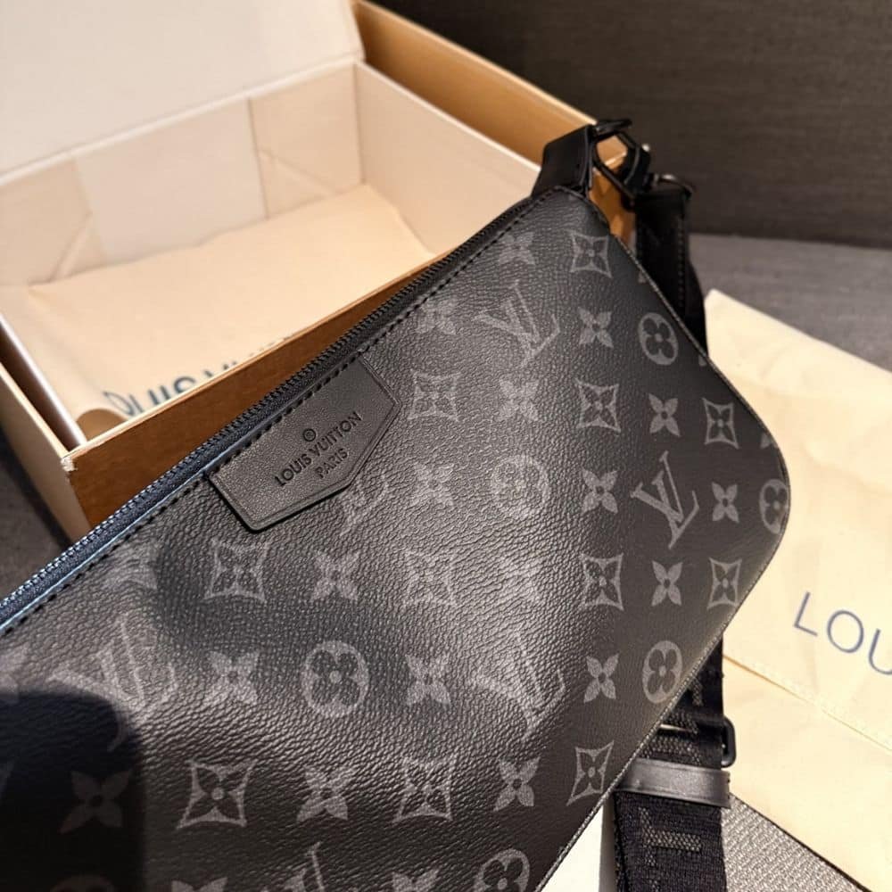 L0vis Vvtt0n Pochette Accessoire Bag Black 24Cm