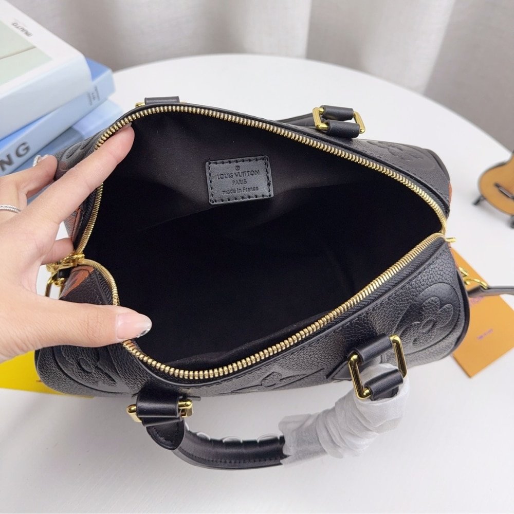 L0vis Vvtt0n Speedy Bandouliere Bag Wild At Heart Monogram Empreinte Giant Black 26Cm