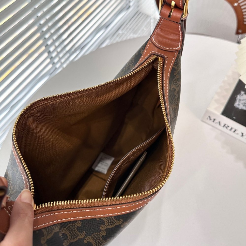 Ce1i*e Medium Heloise Bag In Triomphe Canvas Tan 30Cm 114712Fqm 04Lu