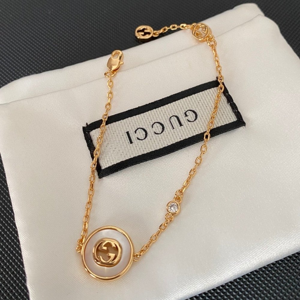Gvc*1 Interlocking Gg Bracelet Gold Tone 786749 J85I0 8070