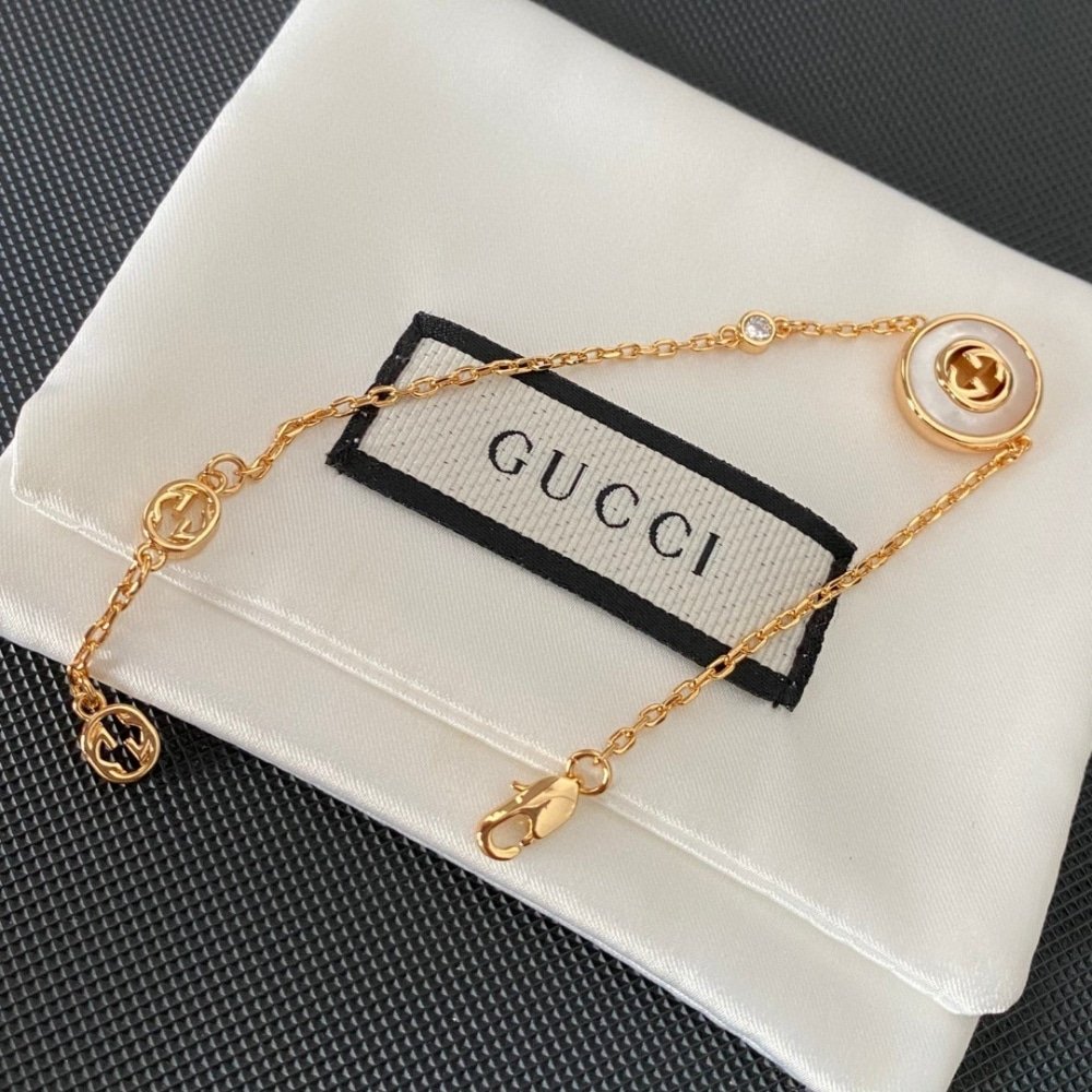 Gvc*1 Interlocking Gg Bracelet Gold Tone 786749 J85I0 8070
