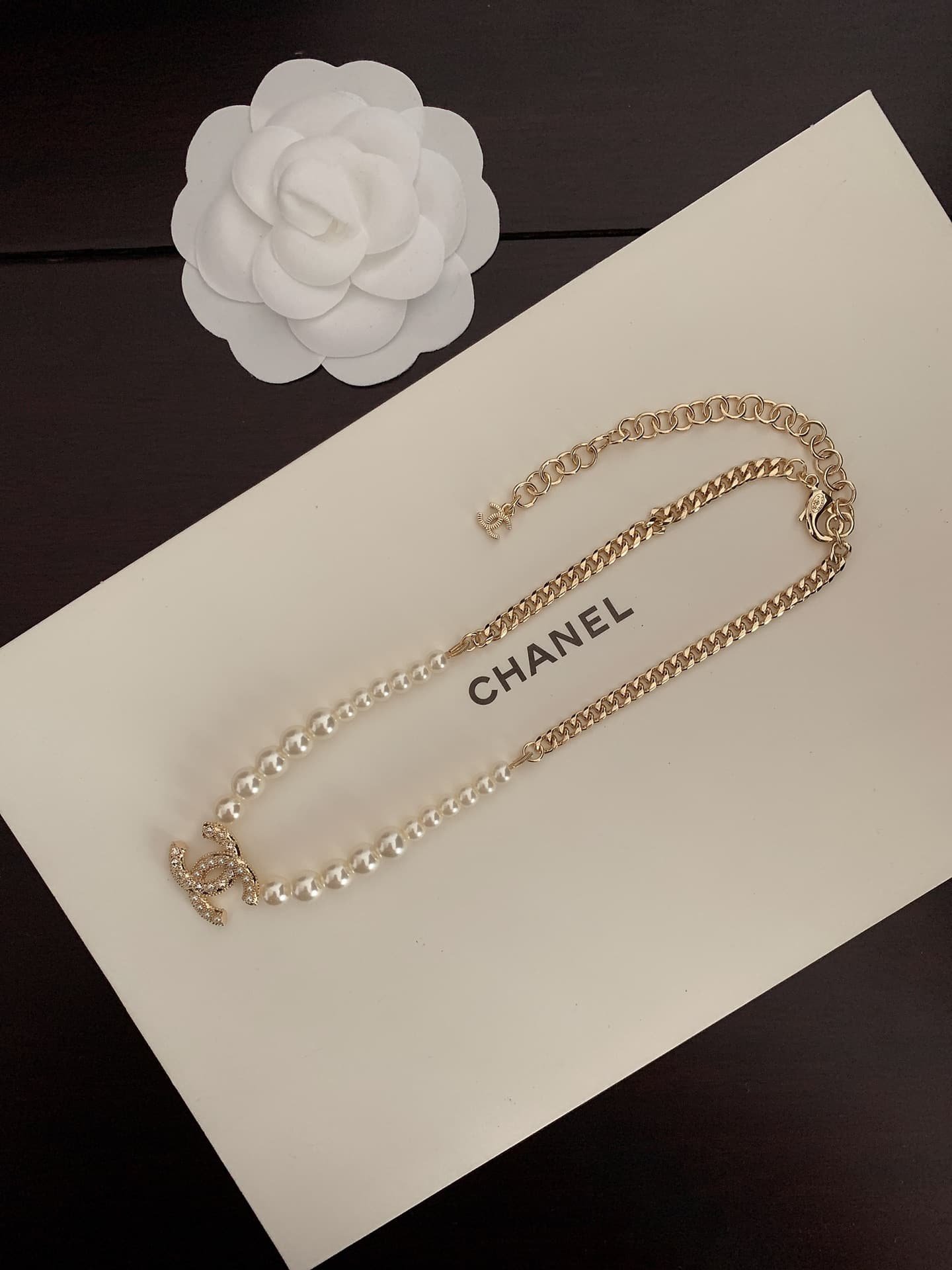 Ch**el Women’S Pearl Necklace And Gold Metal