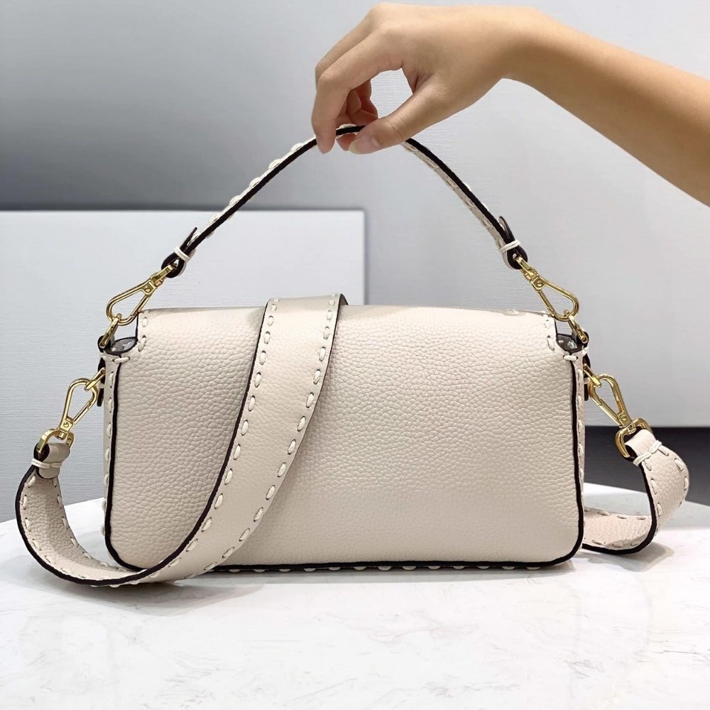 F**di Baguette White 27cm 8BR600AH95F0VWM