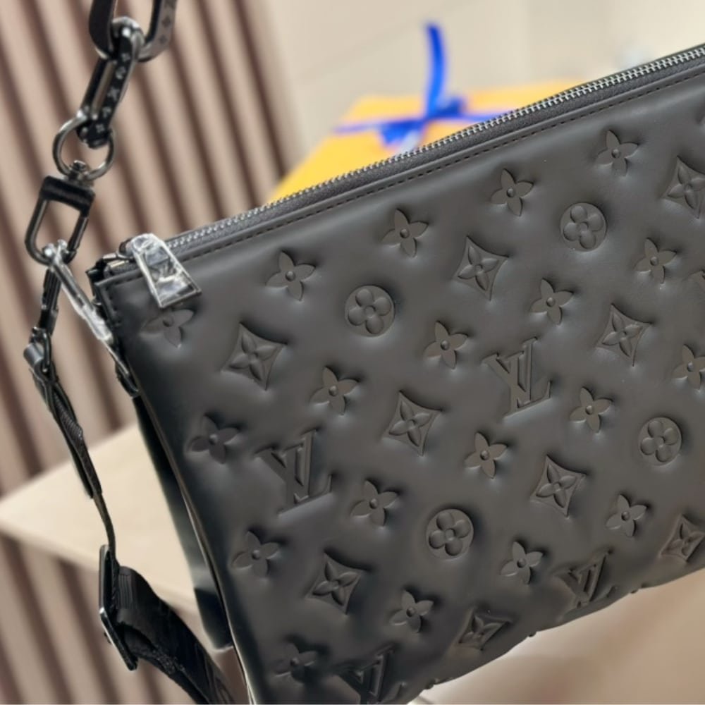 L0vis Vvtt0n Coussin PM Bag Black 27Cm M11370