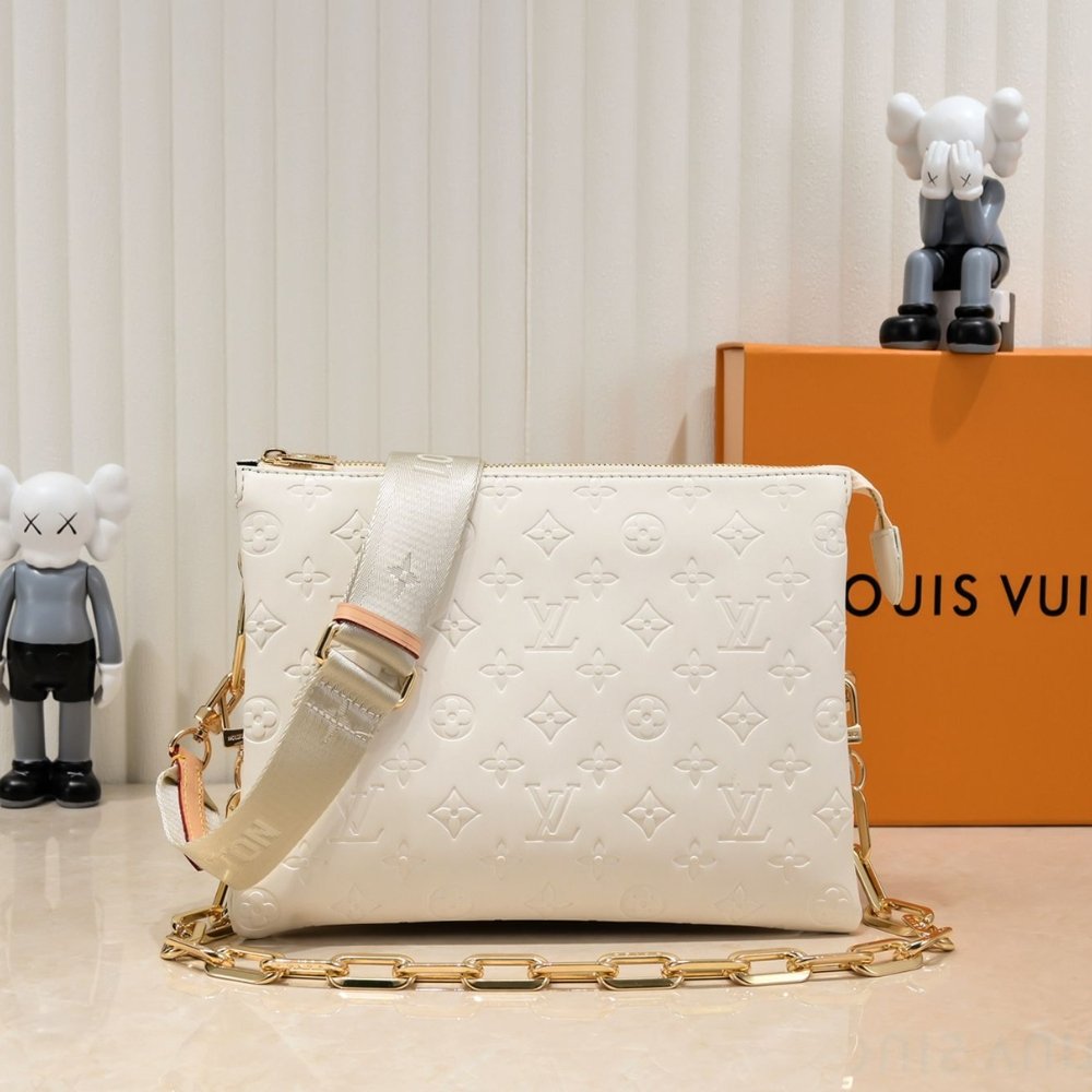 L0vis Vvtt0n Coussin PM Cream 26Cm M57793