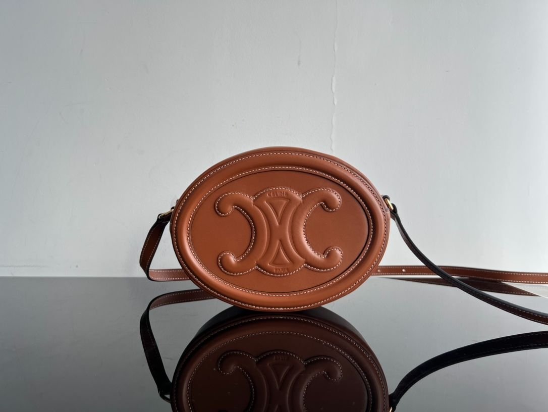 Ce1i*e Crossbody Oval Purse Cuir Triomphe In Smooth Calfskin Tan 10I703Dpq04Lu