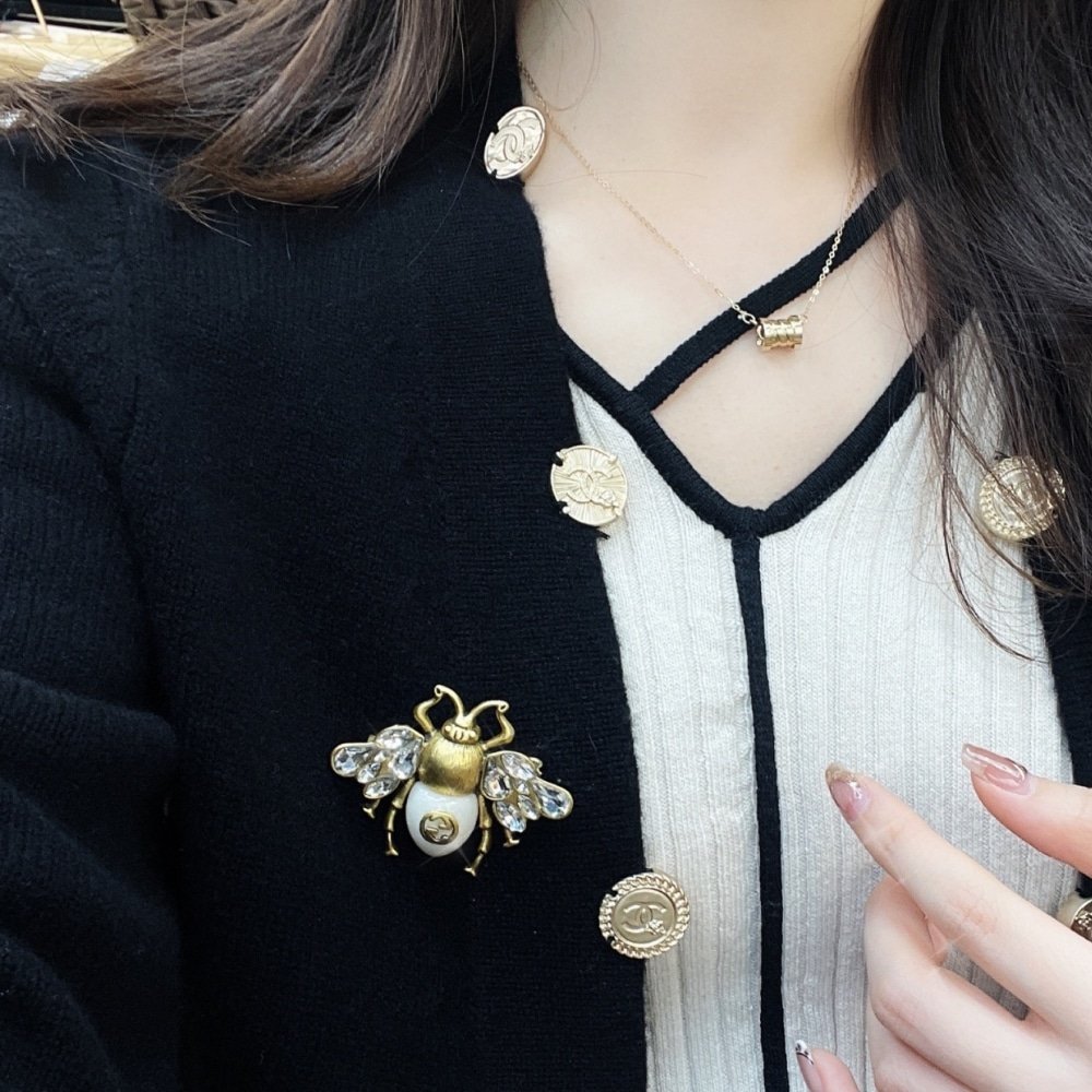 Gvc*1 Gg Bee Brooch Gold With Stone