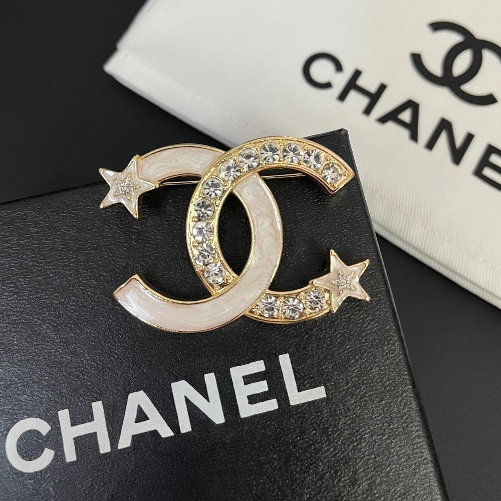 Ch**el Cc Brooch Gold With Two Small Stars
