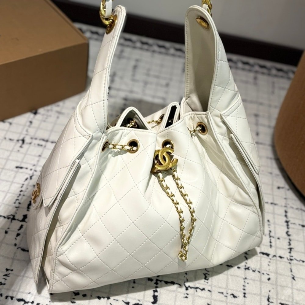 Ch**el 25 Medium Handbag Shiny And Gold Tone Metal White 34Cm As5293 B20304 10601