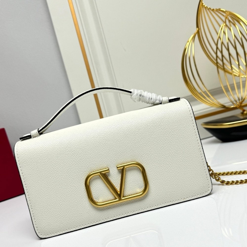Va1e*ntin0 Garavani Vlogo Signature Grainy Wallet With White Black 22Cm