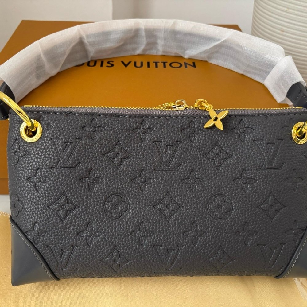 L0vis Vvtt0n Pochette Sèvres Gun Metal 24Cm M12174