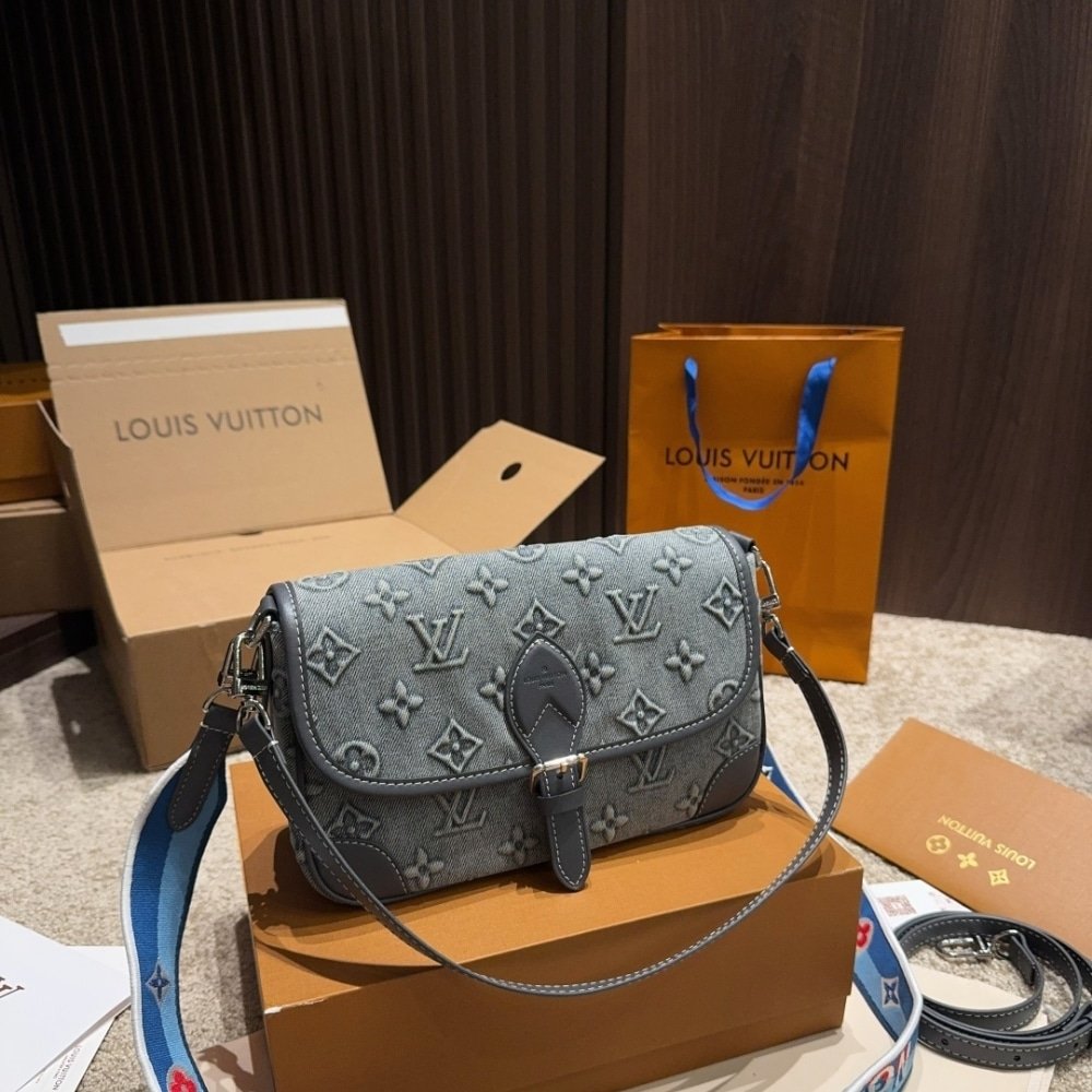 L0vis Vvtt0n Diane Monogram Denim Blue 24Cm
