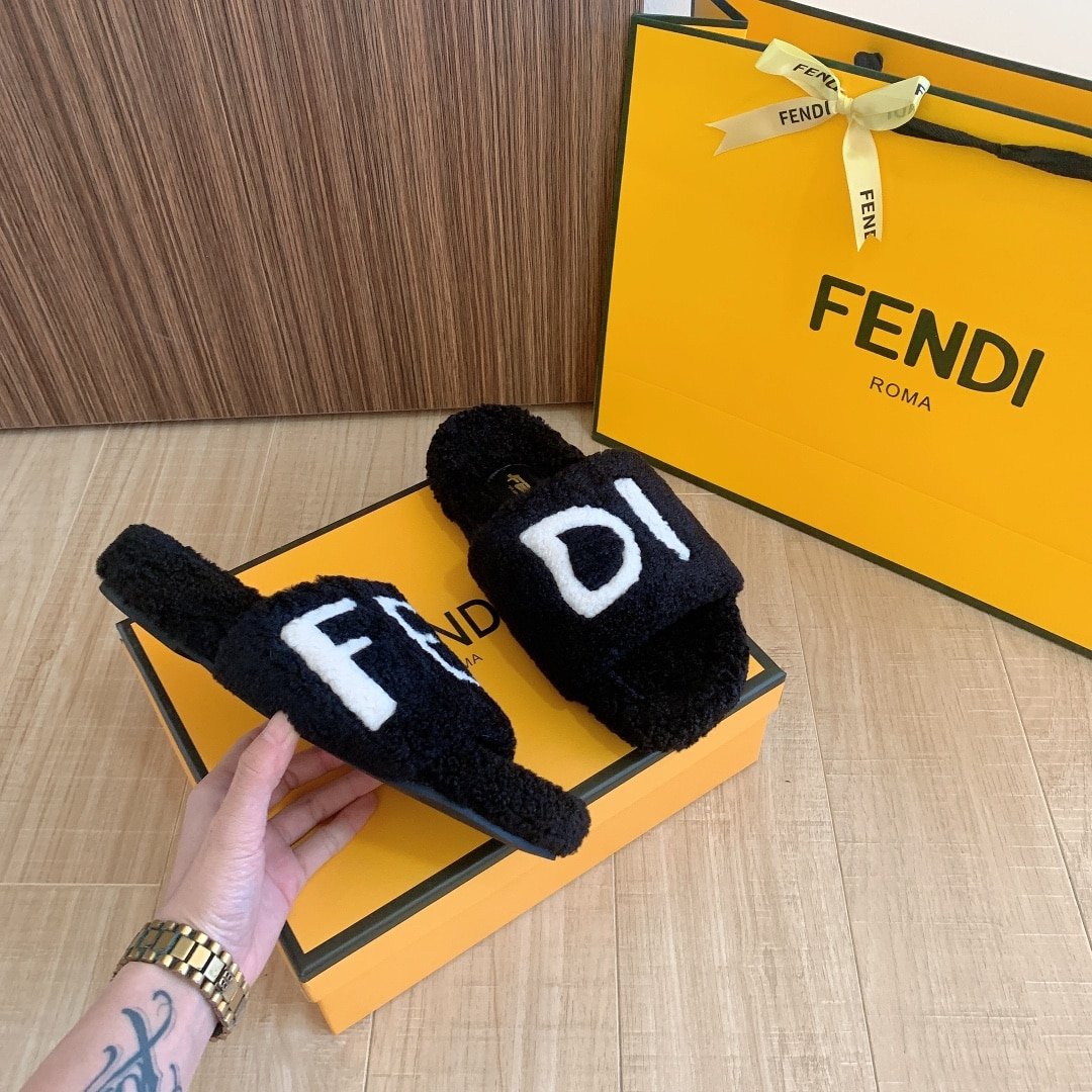 F**di Fleece Slippers Black