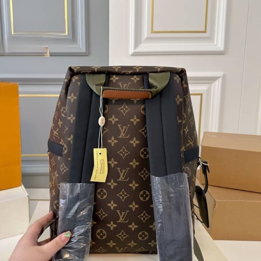 L0vis Vvtt0n Discovery Backpack Safari Monogram Brown 37Cm