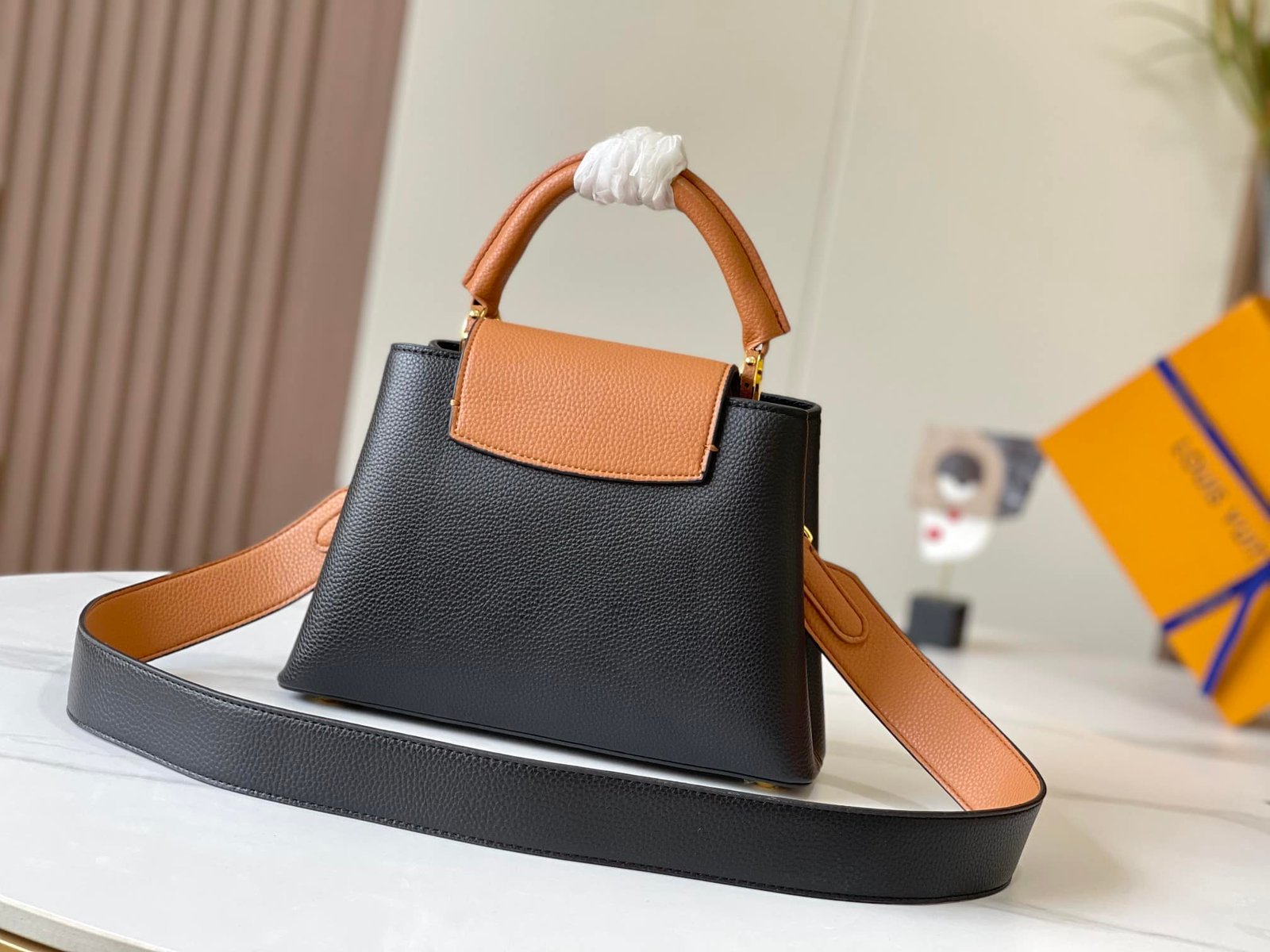 L0vis Vvtt0n Capucines Bb Black Arizona 27Cm M59466