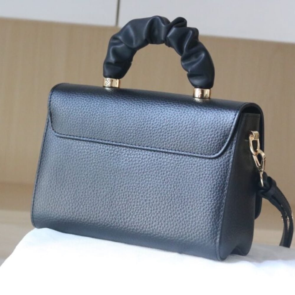 L0vis Vvtt0n Twist MM Bag 23Cm Black M58688
