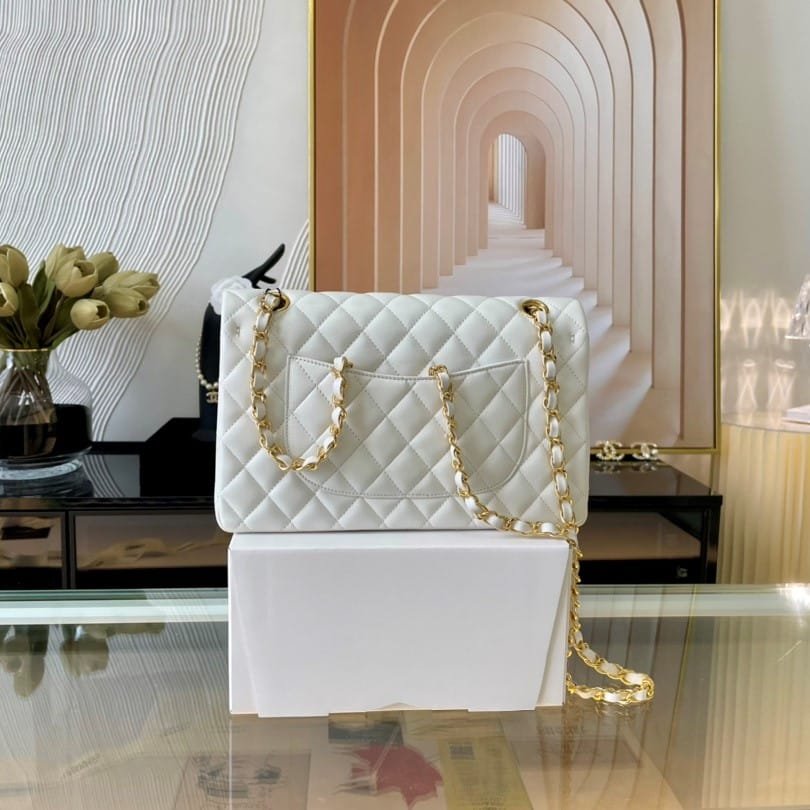 Ch**el Classic Medium Handbag White 25Cm A01112