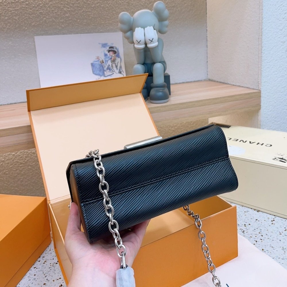 L0vis Vvtt0n Twist Mm Bag Black 23Cm M21110
