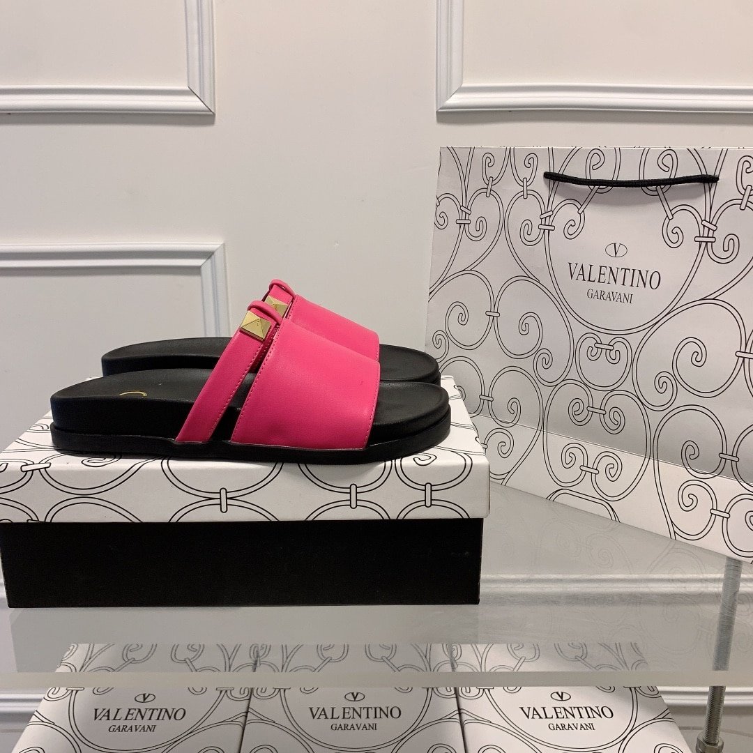 Va1e*ntin0 Rockstud Pink Slide Sandals