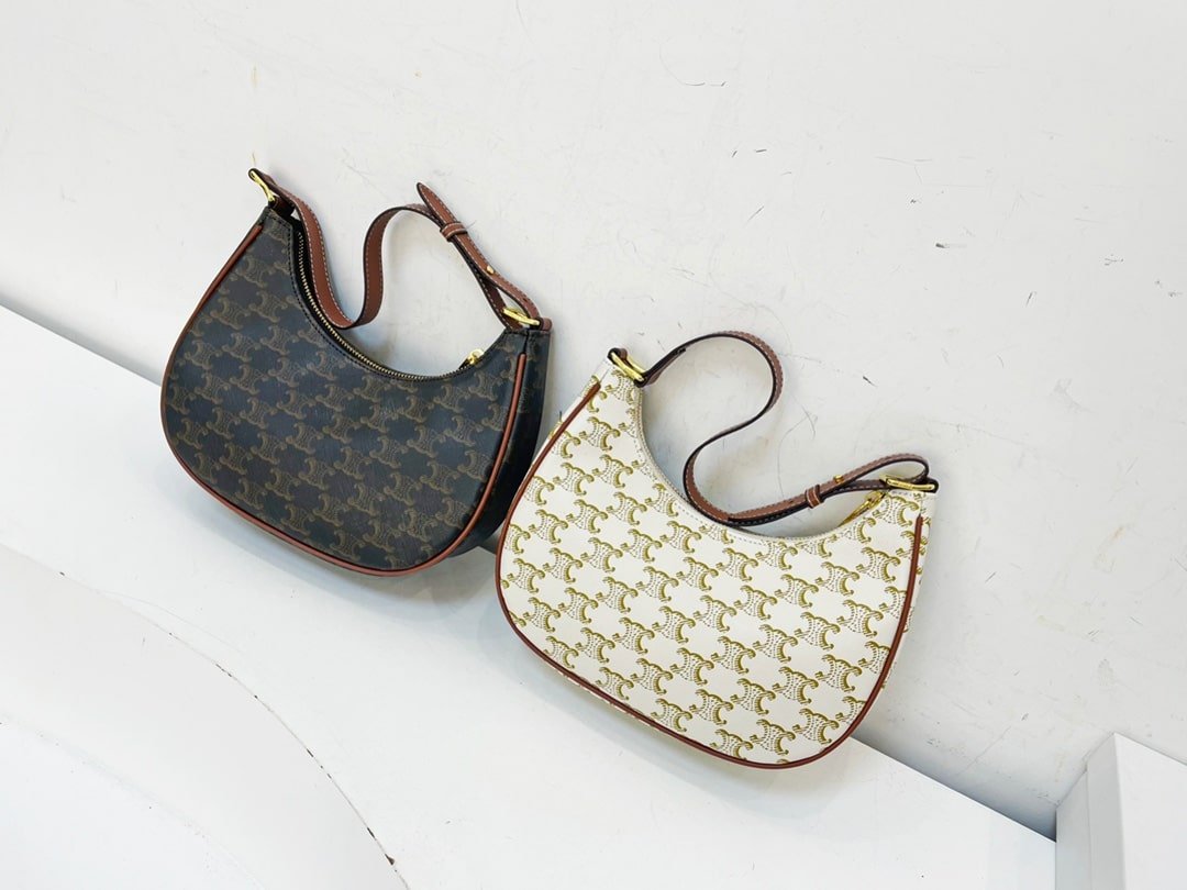 Ce1i*e Ava Bag In Triomphe Canvas And Calfskin White 193952Bzj01Bc