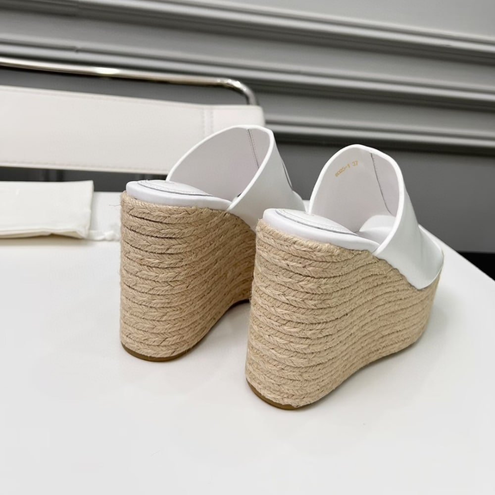 Gvc*1 Women’s Interlocking G Sandal White
