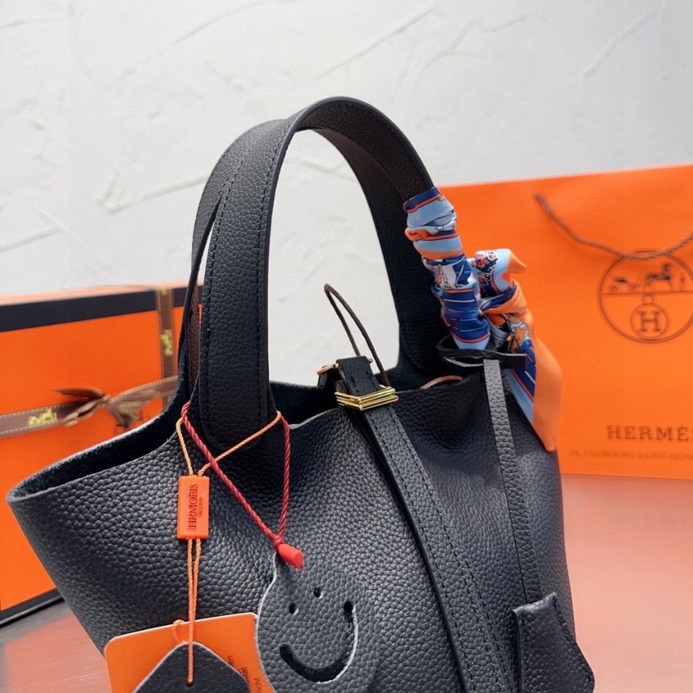 H**me5 Picotin Lock 18 Bag Black With Gold 18Cm H056289Cc3Y