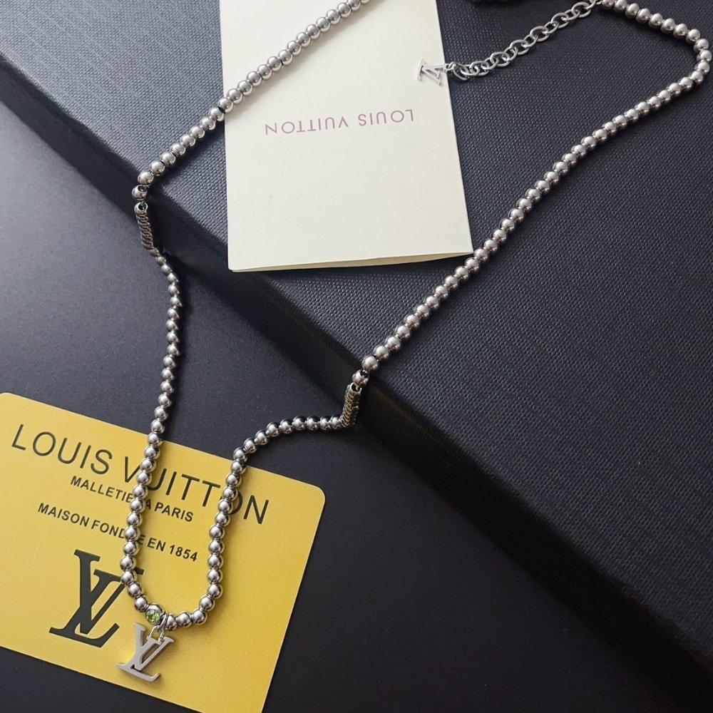 L0vis Vvtt0n Nano Beads Necklace In Silver Tone