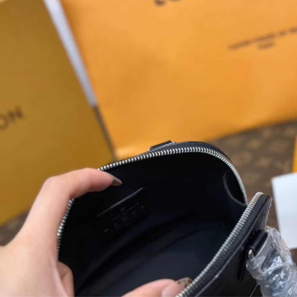 L0vis Vvtt0n Nano Alma Bag Black 18Cm M81945