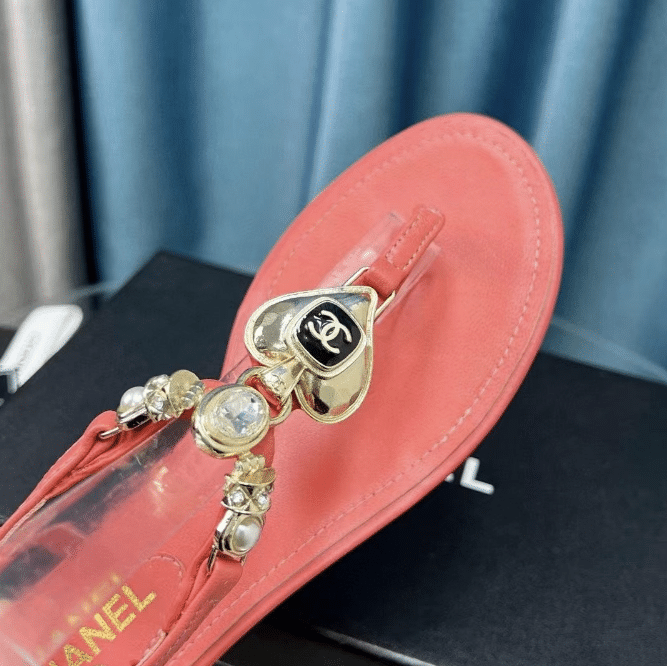 Ch**el Shiny Pearl Crystal Cc Heart Thong Sandals Red G39674 X01000 0S084