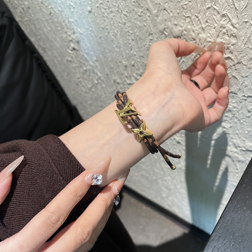 L0vis Vvtt0n Lv Bloom Bracelet Monogram Brown M8416Z