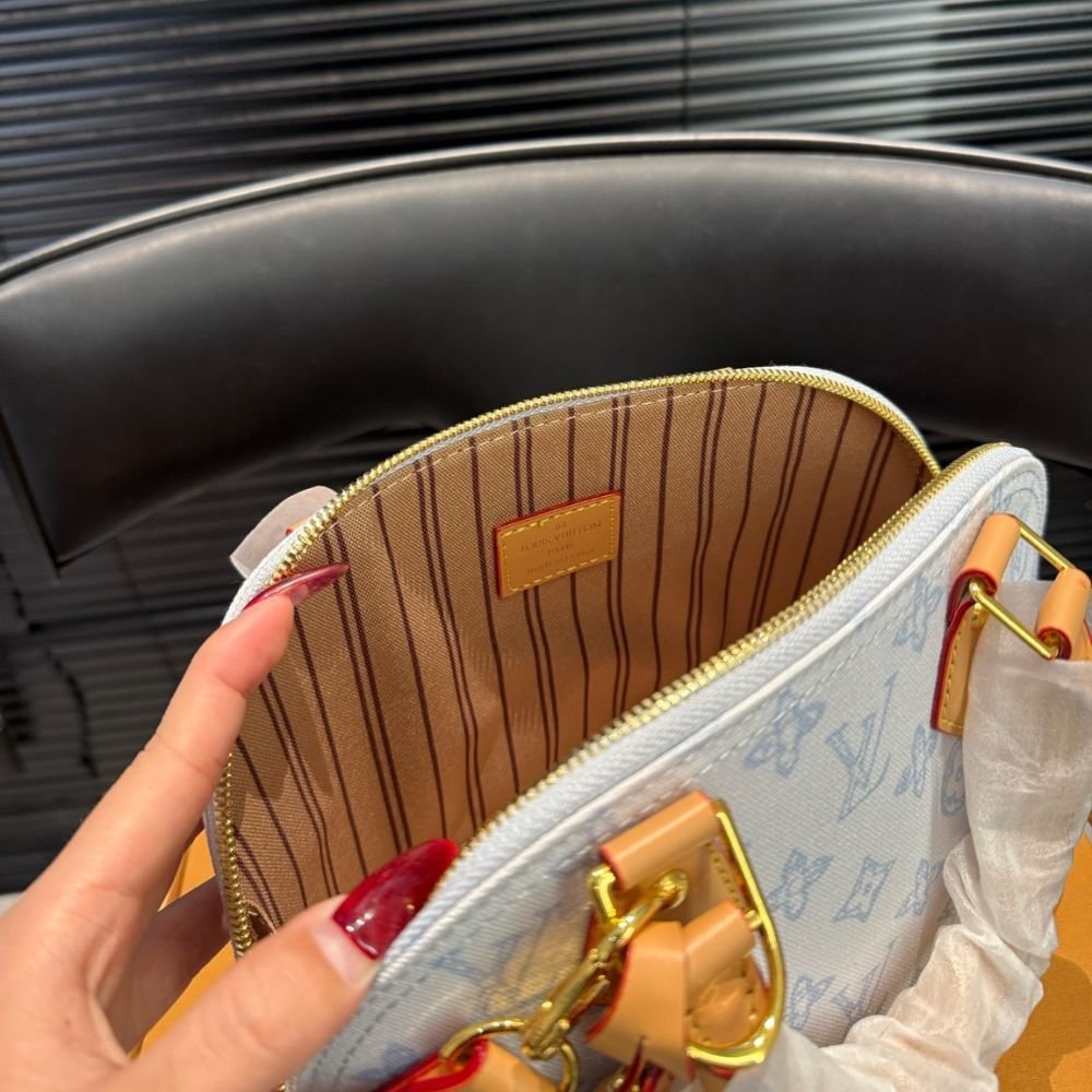 L0vis Vvtt0n Alma BB Monogram Origine Bleu Courrier 24Cm M27526