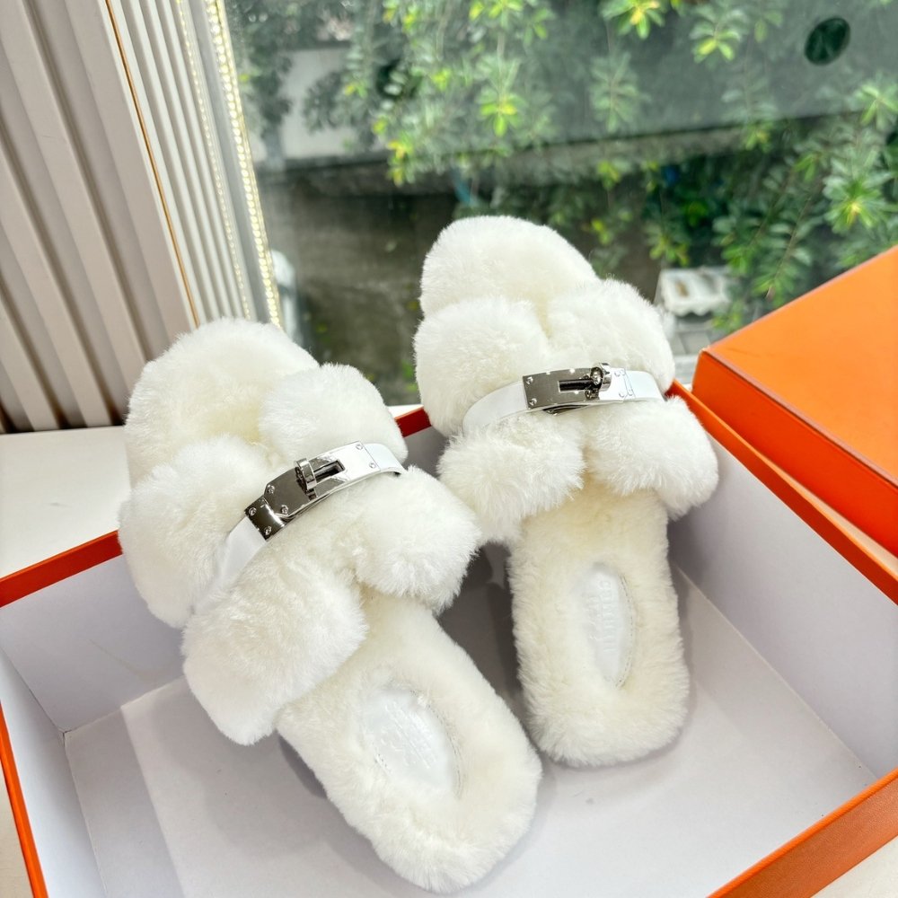 H**me5 Shearling Fur Oran Silver Buckle Sandal White