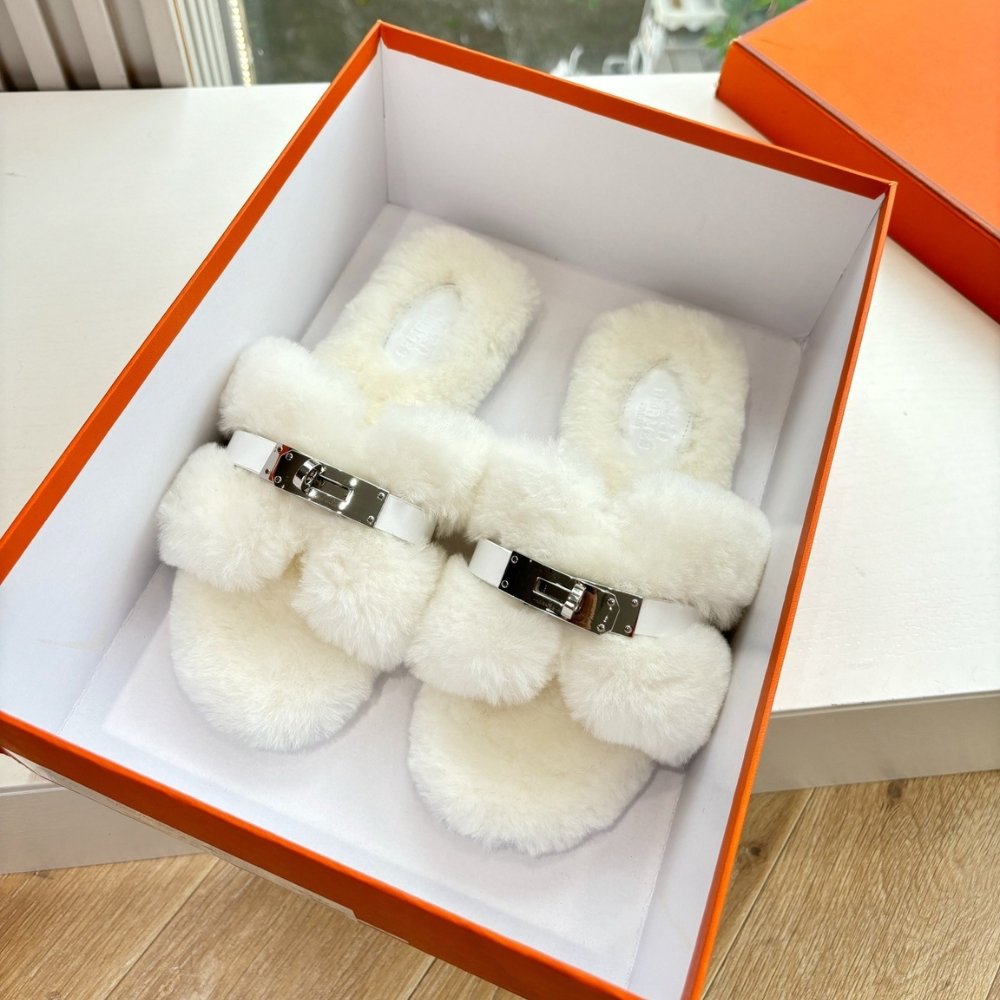 H**me5 Shearling Fur Oran Silver Buckle Sandal White