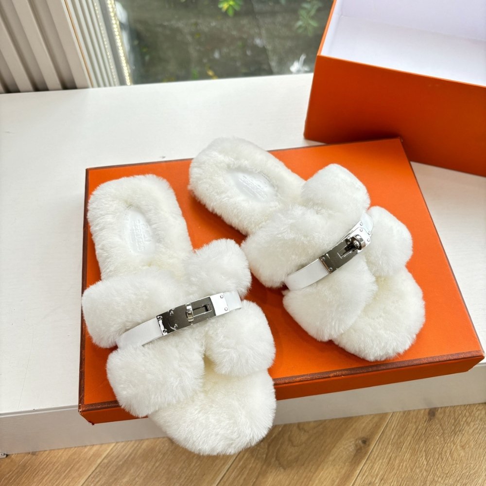 H**me5 Shearling Fur Oran Silver Buckle Sandal White