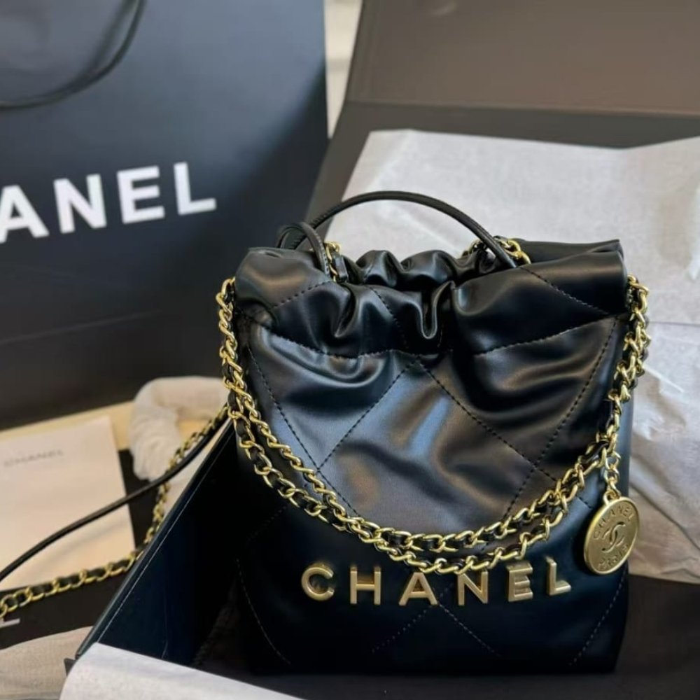 Ch**el 22 Mini Handbag Shiny And Gold Tone Metal Black 20cm AS3980 B19059 94305