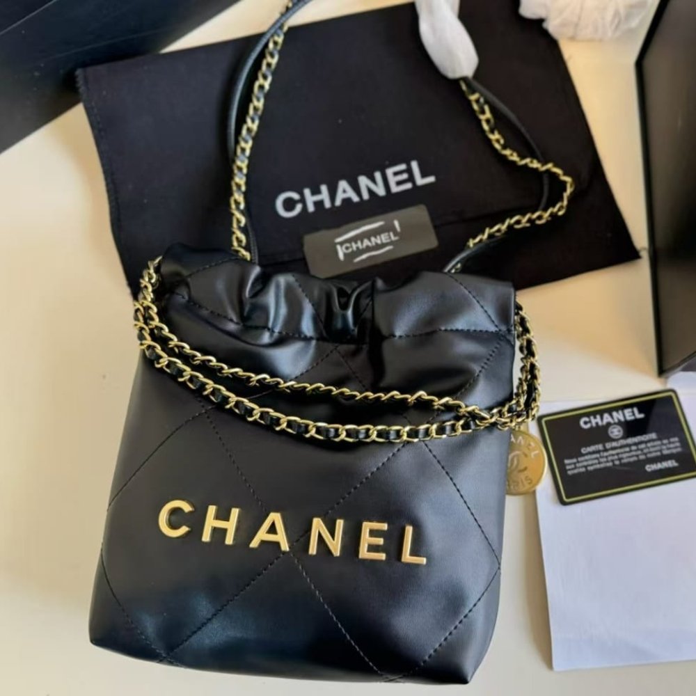 Ch**el 22 Mini Handbag Shiny And Gold Tone Metal Black 20cm AS3980 B19059 94305