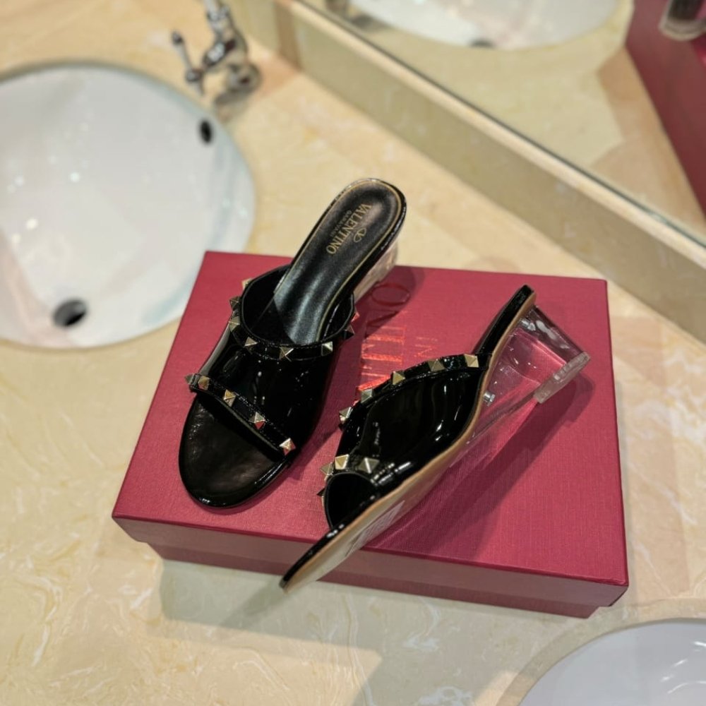 Va1e*ntin0 Garavani Rockstud Skin Heeled Sandals Black