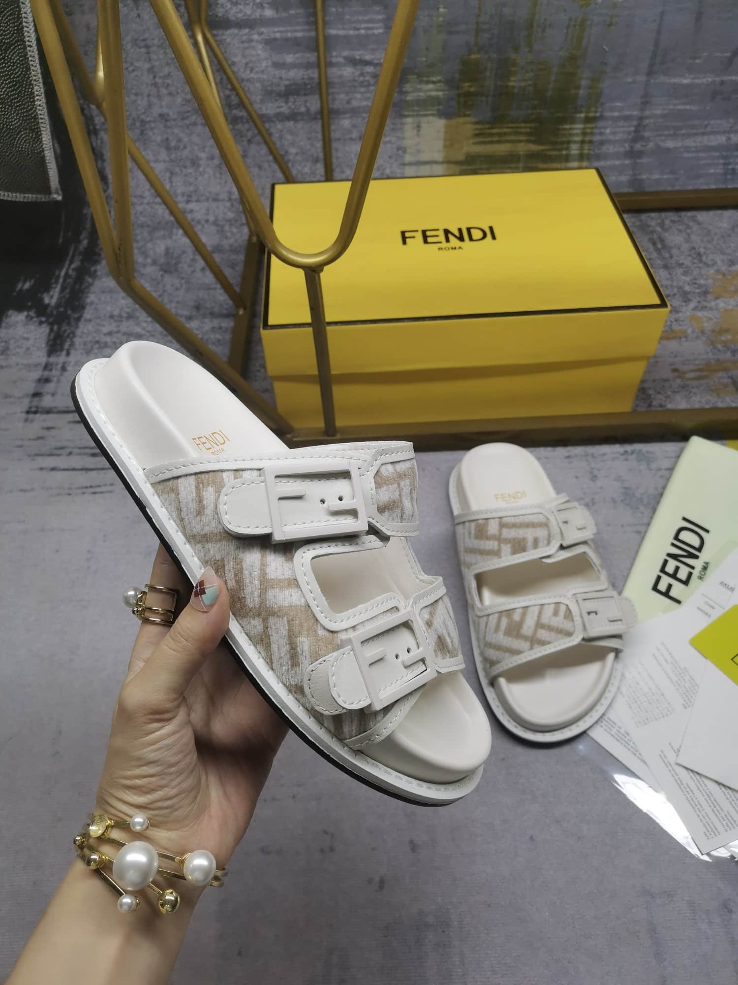 F**di Feel Dove Grey Ff Chenille Slides White