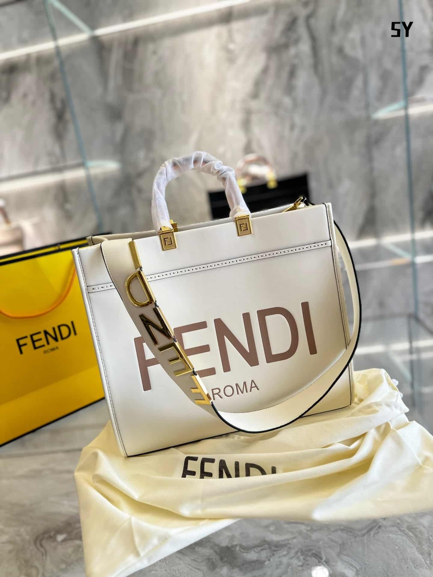 F**di Sunshine Medium White Leather Shopper 41Cm